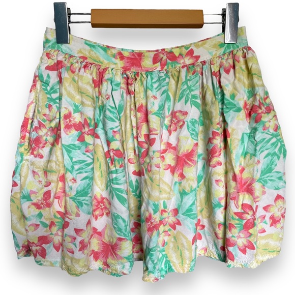 American Eagle Womens‎ Mini Skirt
Size Small Floral Tropical Pockets
Summer - Picture 1 of 6